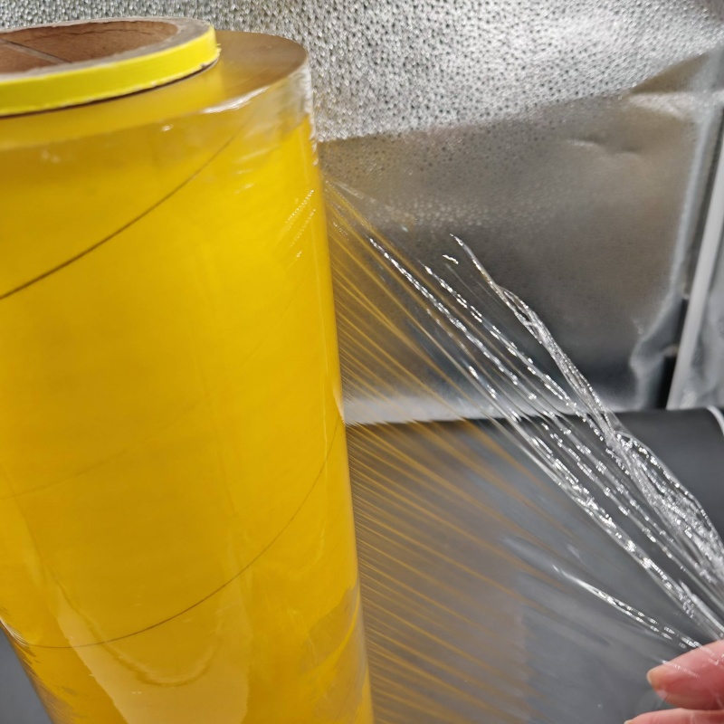 PVC wrapping film for room temperature use, with high tensile strength