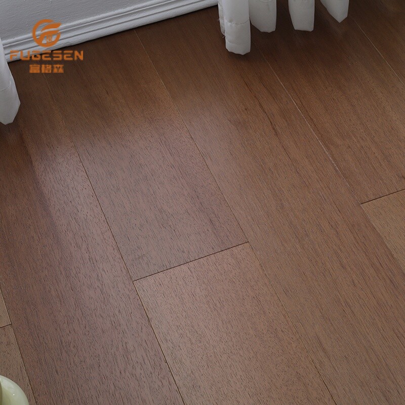 Engineered wood flooring with real wood veneer