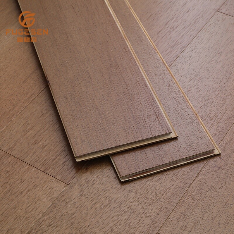 Engineered wood flooring with real wood veneer
