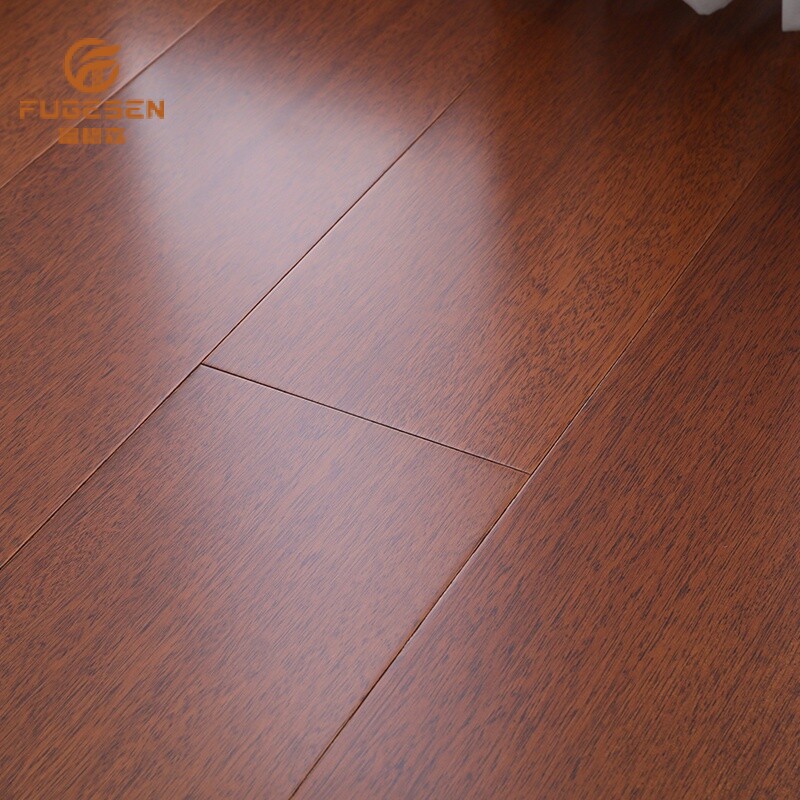 Engineered wood flooring with real wood veneer