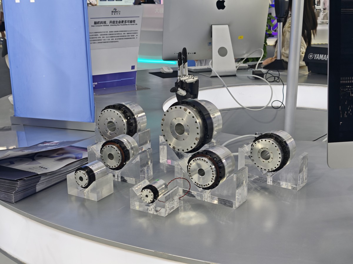 HONPINE présente ses moteurs d'articulation robotique lors de la conférence Inclusion et engage des discussions actives avec des experts en IA