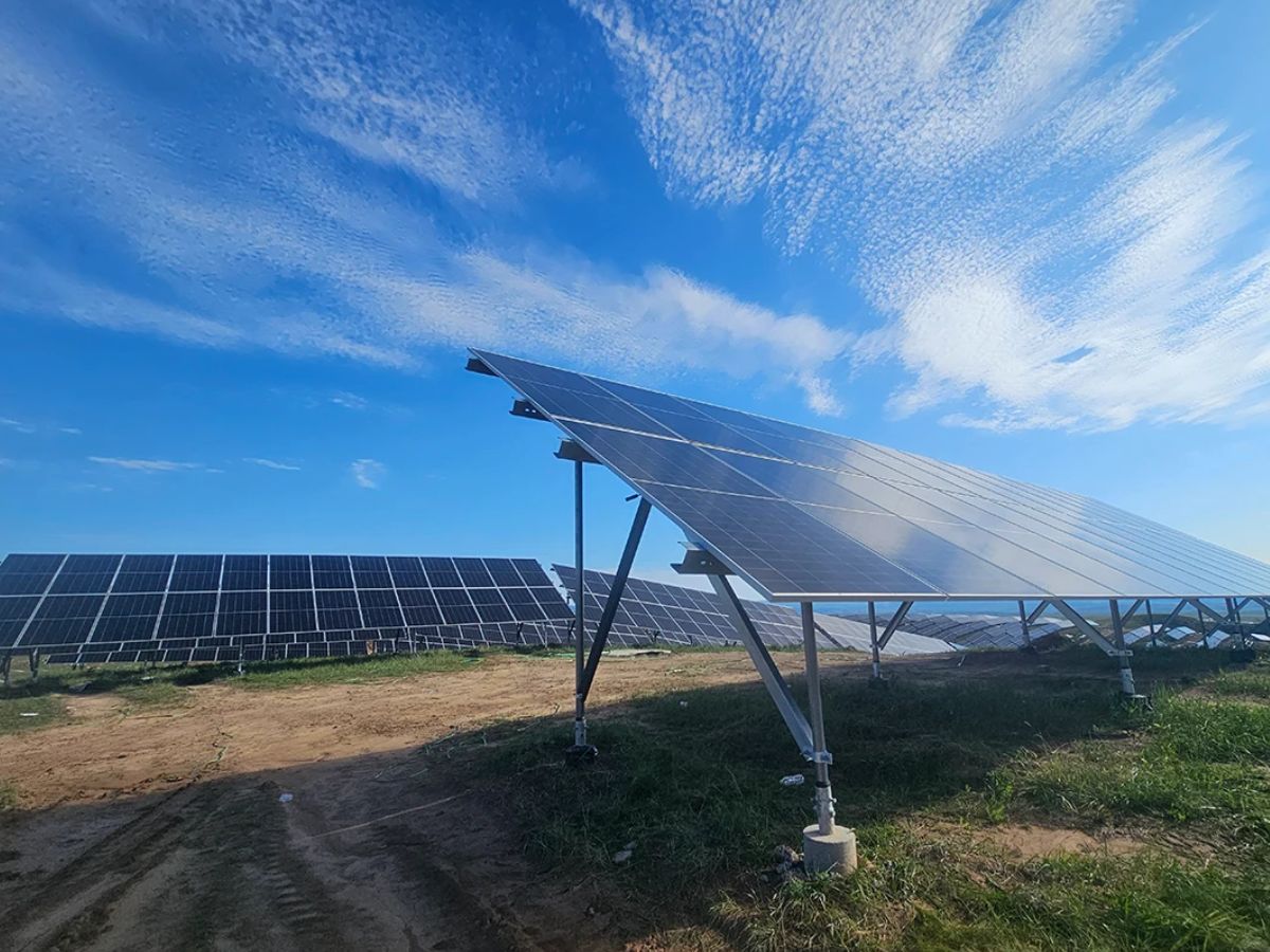 Pourquoi les réducteurs planétaires sont-ils bien adaptés aux systèmes de montage photovoltaïques ?