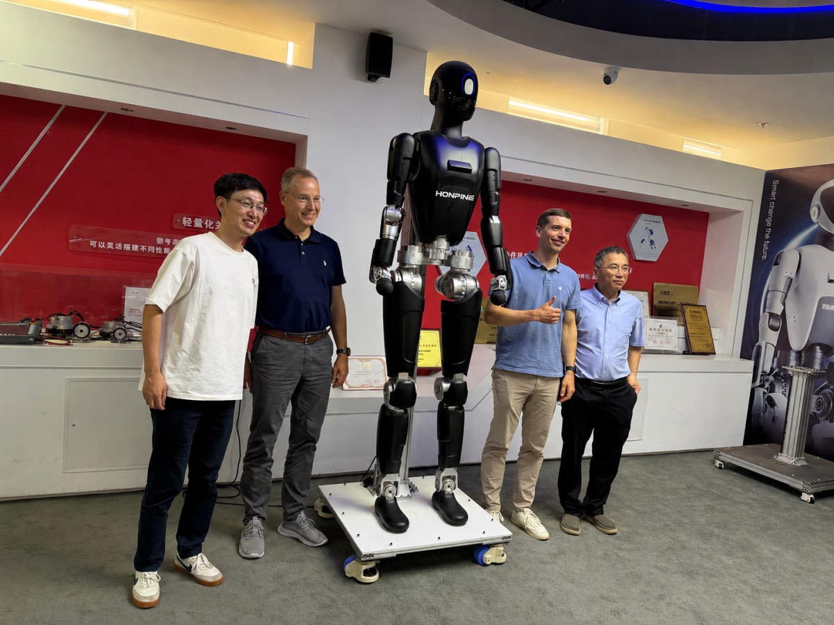 Le leader de l'industrie automobile allemande visite l'usine d'actionneurs d'articulations robotiques HONPINE à Shanghai pour explorer une coopération stratégique