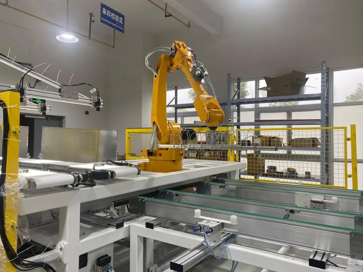 Module à moteur linéaire pour les systèmes d’automatisation solaire