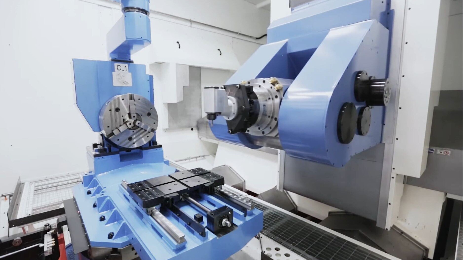 fresadora CNC con actuador servo armónico