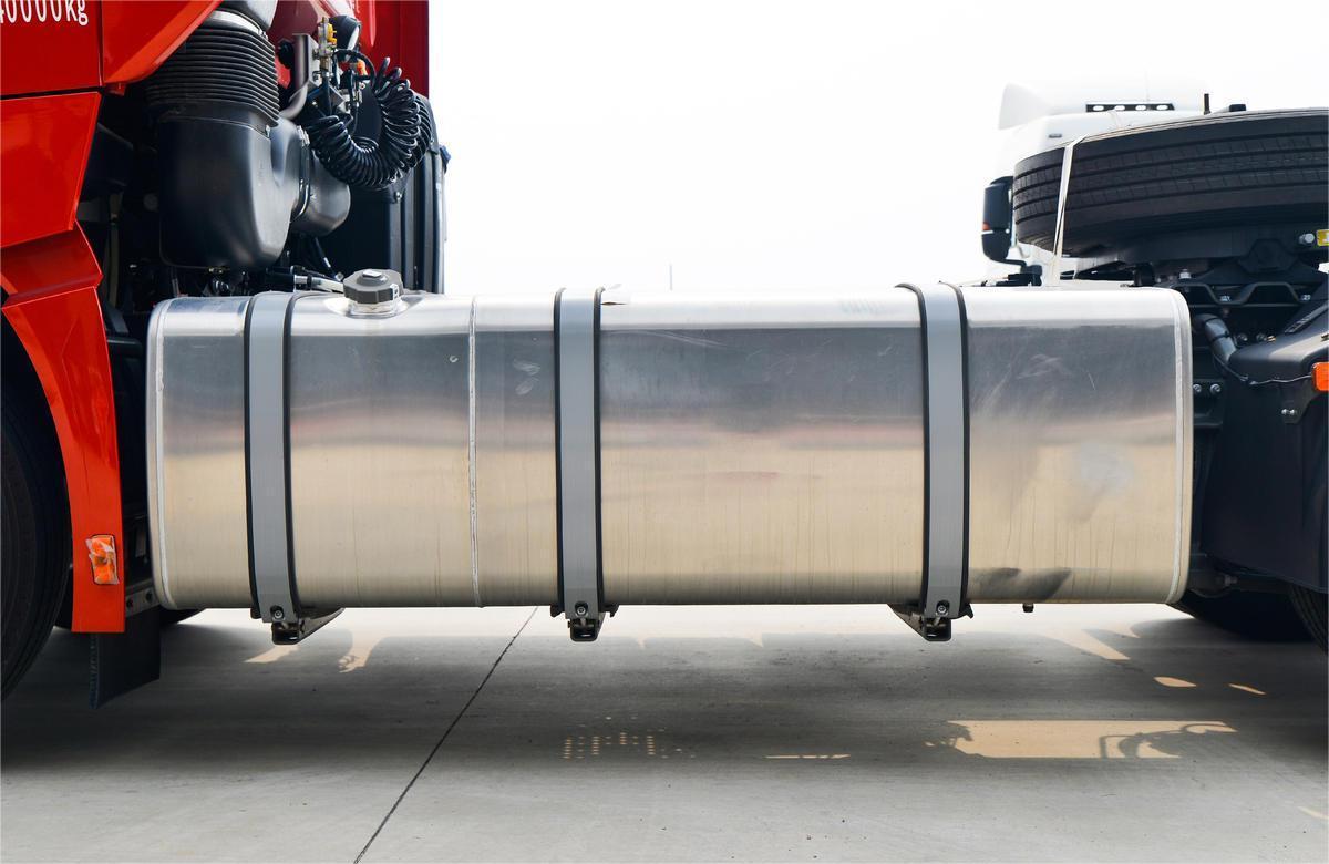 HOWO TH7 540HP tractor truck fuel tank detail designed for long haul logistics efficiency HOWO TH7 540HP tractor truck fuel tank detail designed for long haul logistics efficiency