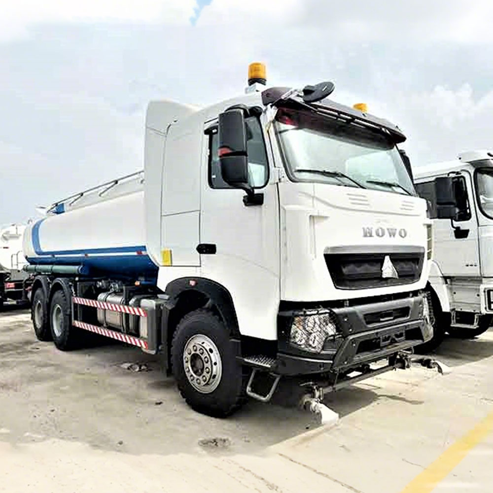 HOWO T7H 440HP 6×4 Water Tank Truck