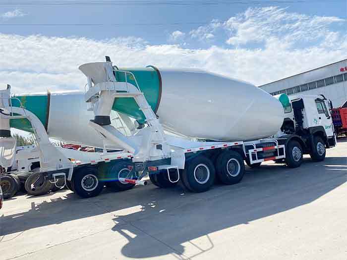 Howo 8x4 concrete mixer truck side view showing multi-axle configuration and drum body Howo 8x4 concrete mixer truck side view showing multi-axle configuration and drum body