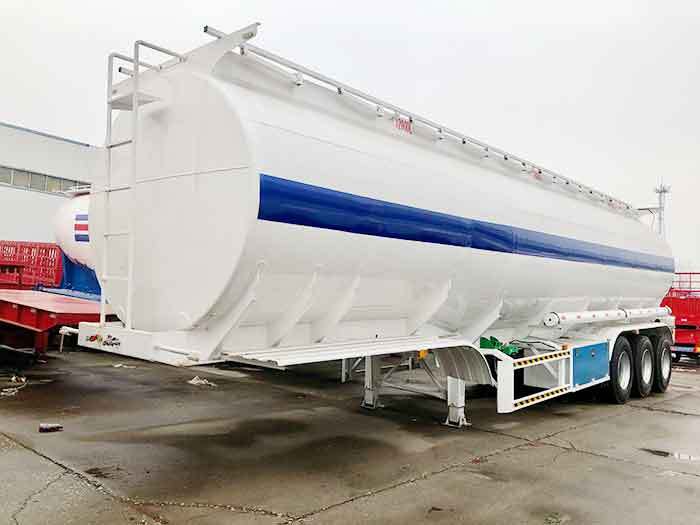 3 axle asphalt tanker semi trailer front three quarter view highlighting tanker shape and axle layout 3 axle asphalt tanker semi trailer front three quarter view highlighting tanker shape and axle layout