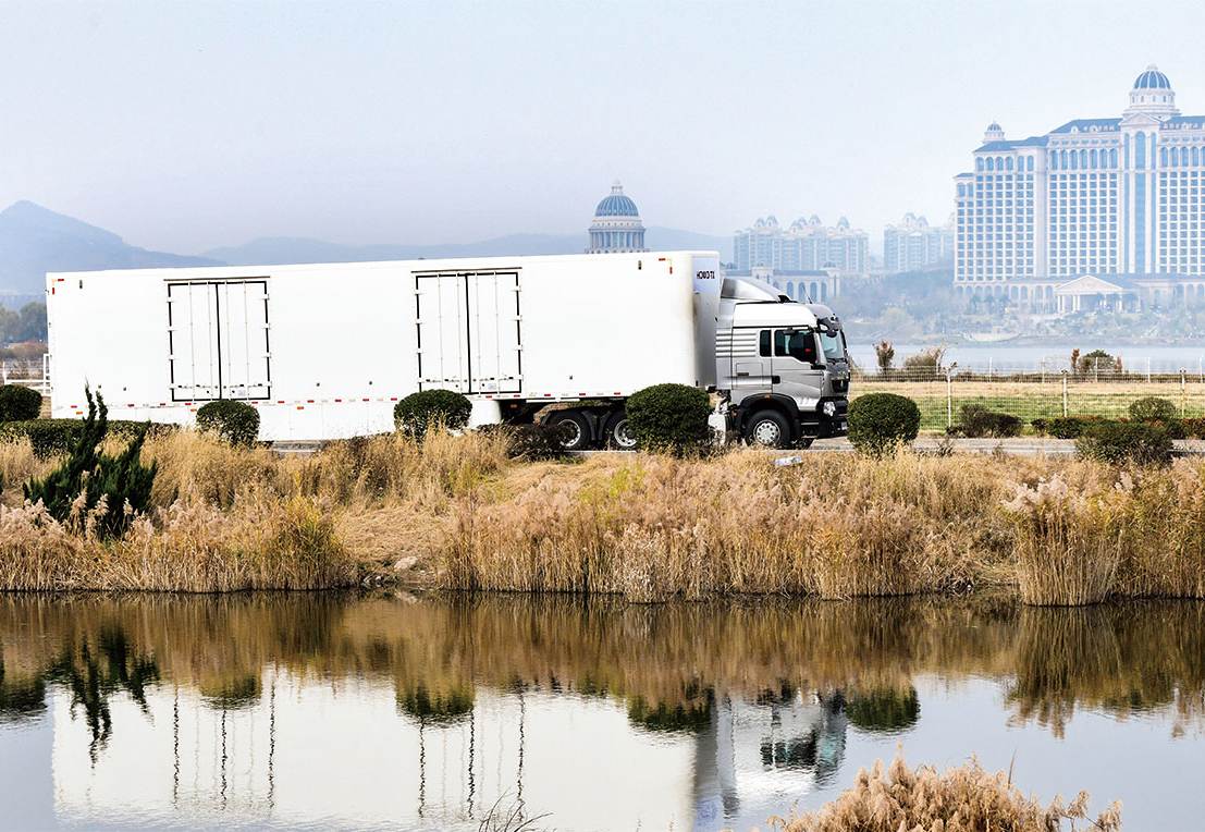 HOWO Tractor Truck vs Dump Truck: Which Is Right for Your Business?