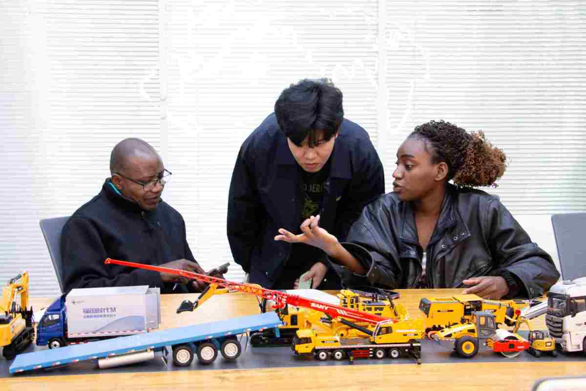 Why DR Congo Clients Choose ZW for New Shacman Dump Trucks