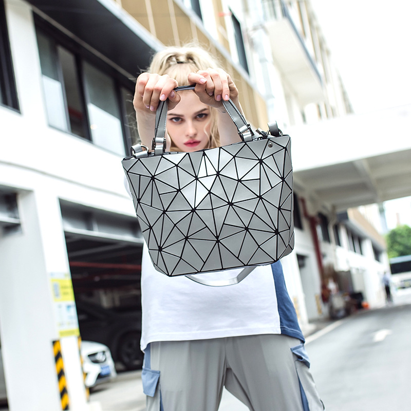 Bag for women 2025 new Korean version large capacity bucket bag for women, niche trendy diamond grid single shoulder crossbody bag