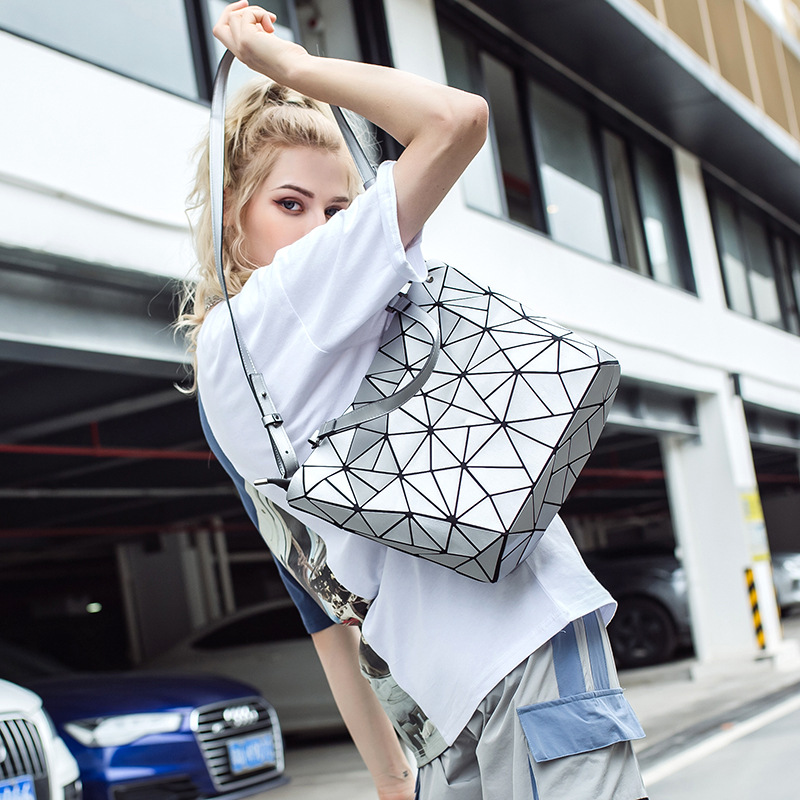 Bag for women 2025 new Korean version large capacity bucket bag for women, niche trendy diamond grid single shoulder crossbody bag