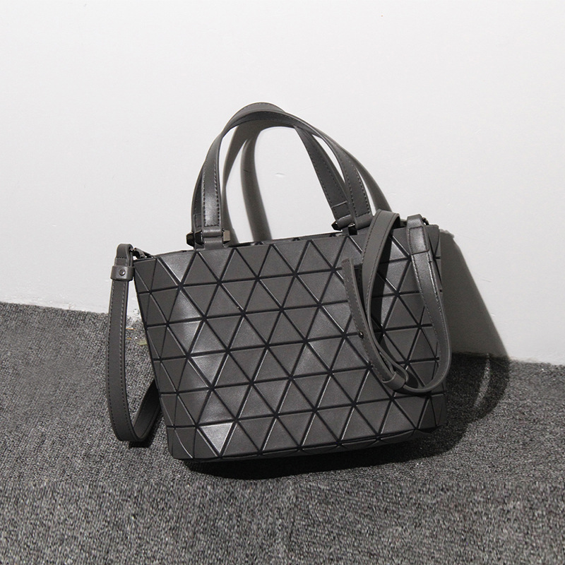 Japanese Geometry Versatile Shoulder Bag Texture Large Capacity Matte Crystal Bag Fashion Diamond Grid Handheld Diagonal Water Bucket Bag Japanese Geometry Versatile Shoulder Bag Texture Large Capacity Matte Crystal Bag Fashion Diamond Grid Handheld Diagonal Water Bucket Bag