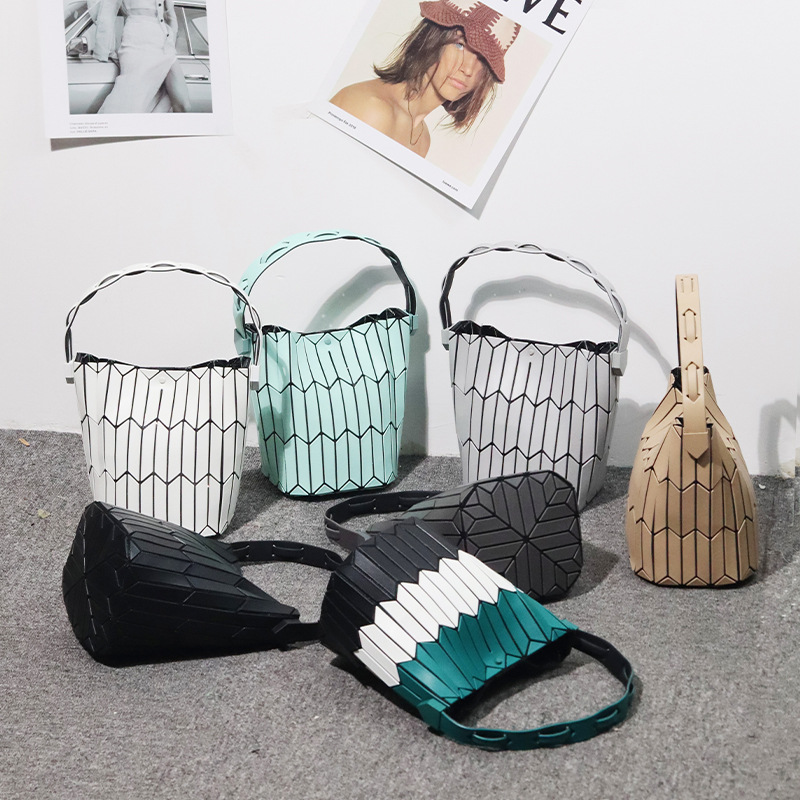 Handbag, Japanese style diamond grid vegetable basket bag, ethnic style color blocked bucket bag, single shoulder fashionable and simple shopping bag for women Handbag, Japanese style diamond grid vegetable basket bag, ethnic style color blocked bucket bag, single shoulder fashionable and simple shopping bag for women
