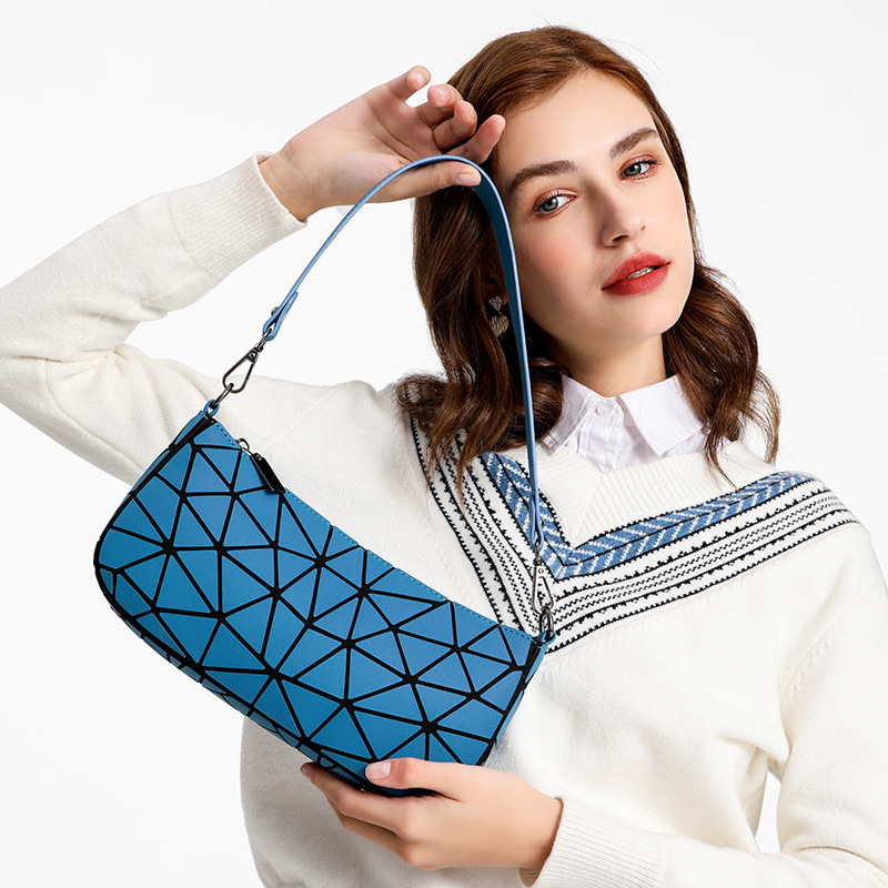 Cross border new 2025 crossbody shoulder bag autumn and winter trendy handbag versatile luminous geometric women's armpit bag Cross border new 2025 crossbody shoulder bag autumn and winter trendy handbag versatile luminous geometric women's armpit bag