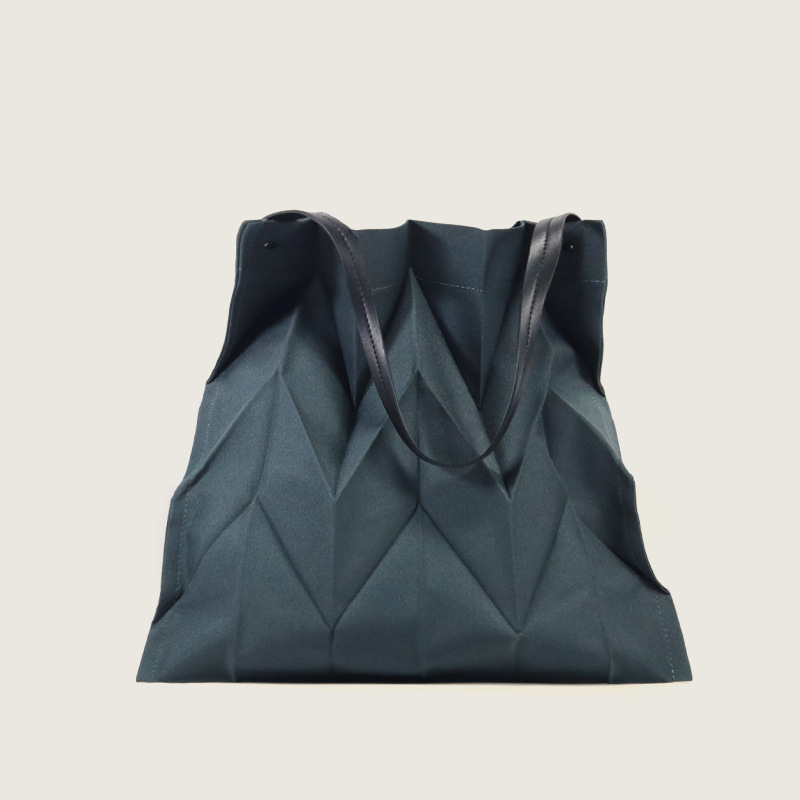 2025 Japanese and Korean pleated women's bag simple and lightweight folding canvas bag fashionable and artistic niche design hand-held shopping bag