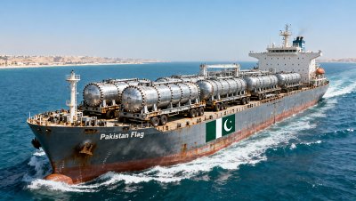 Iran Eases Hormuz Strait Passage, Boosting Heavy Transport Equipment Exports