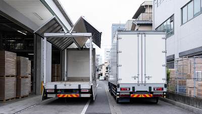 Wing Van vs Box Trailer: Which Fits Urban Freight Better?