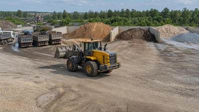 How to Choose a Truck Loader Based on Load Capacity and Site Conditions