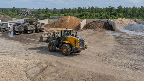 How to Choose a Truck Loader Based on Load Capacity and Site Conditions