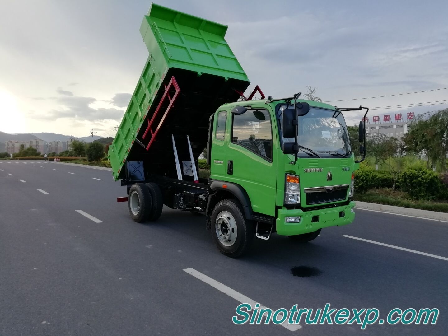 SINOTRUK HOMAN H3-4×2 DUMP TRUCK ZZ3068E3615C156