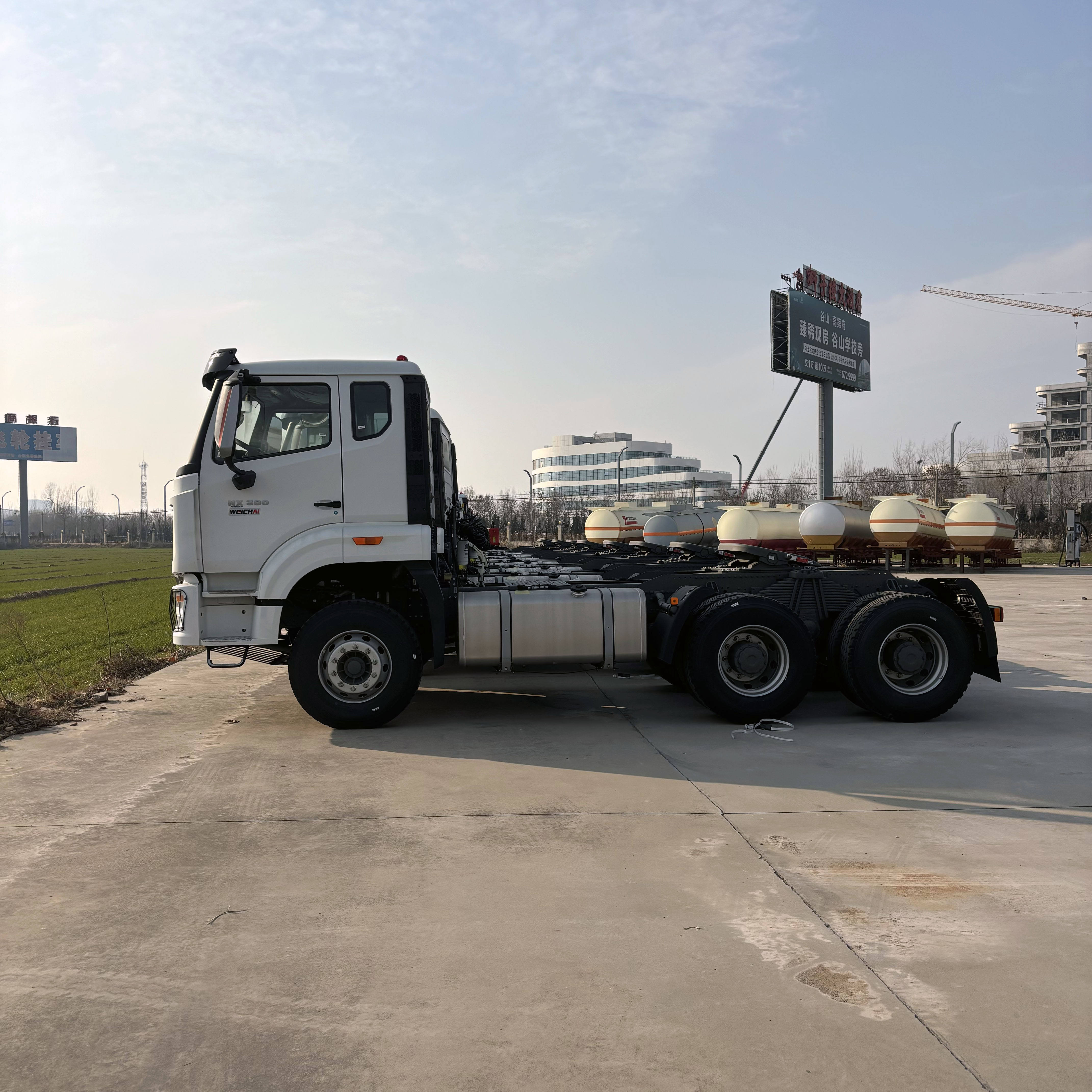 Sinotruk Howo NX 6x4 Used Tractor Trailer Head Truck