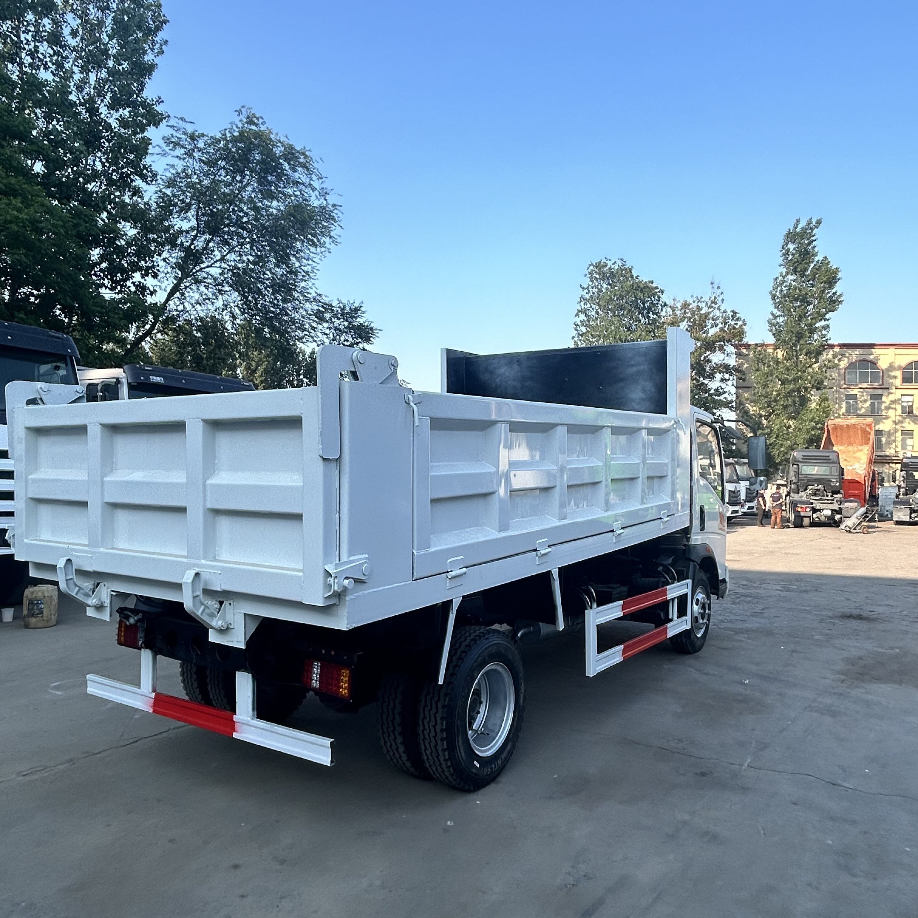 HOWO 4x2 Mini Dump Truck HOWO 4x2 Mini Dump Truck