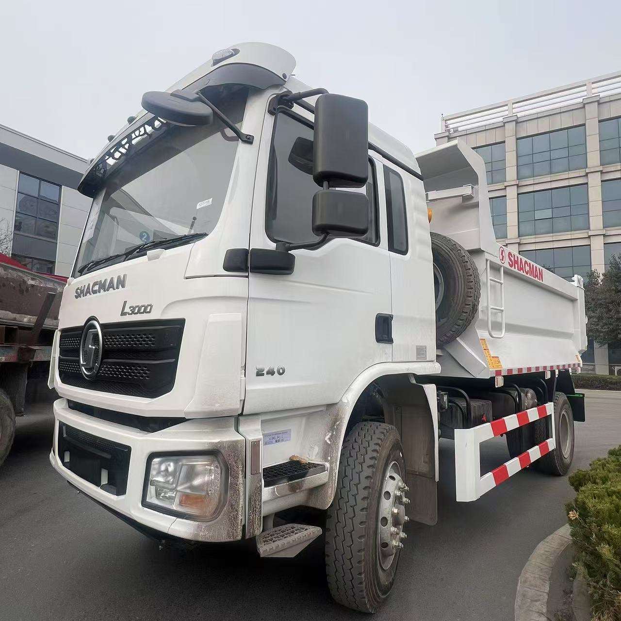 Shaanxi Automobile L3000 4x2 All-Round Highway Dump Truck with 11R22.5 Tires Shaanxi Automobile L3000 4x2 All-Round Highway Dump Truck with 11R22.5 Tires