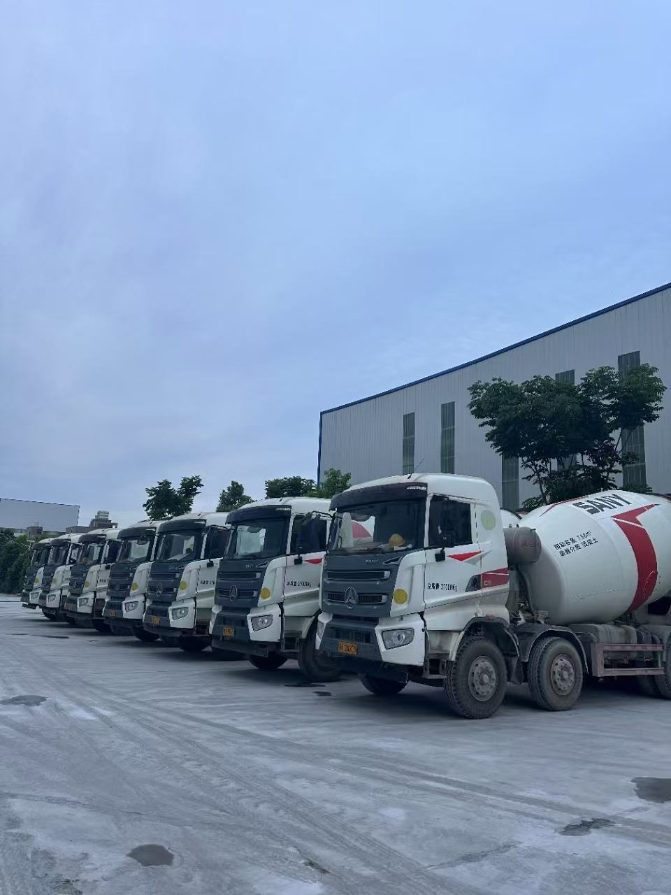 SHACMAN 8X4 9 Cubic 10m3 12cbm Cement Mixer Truck SHACMAN 8X4 9 Cubic 10m3 12cbm Cement Mixer Truck