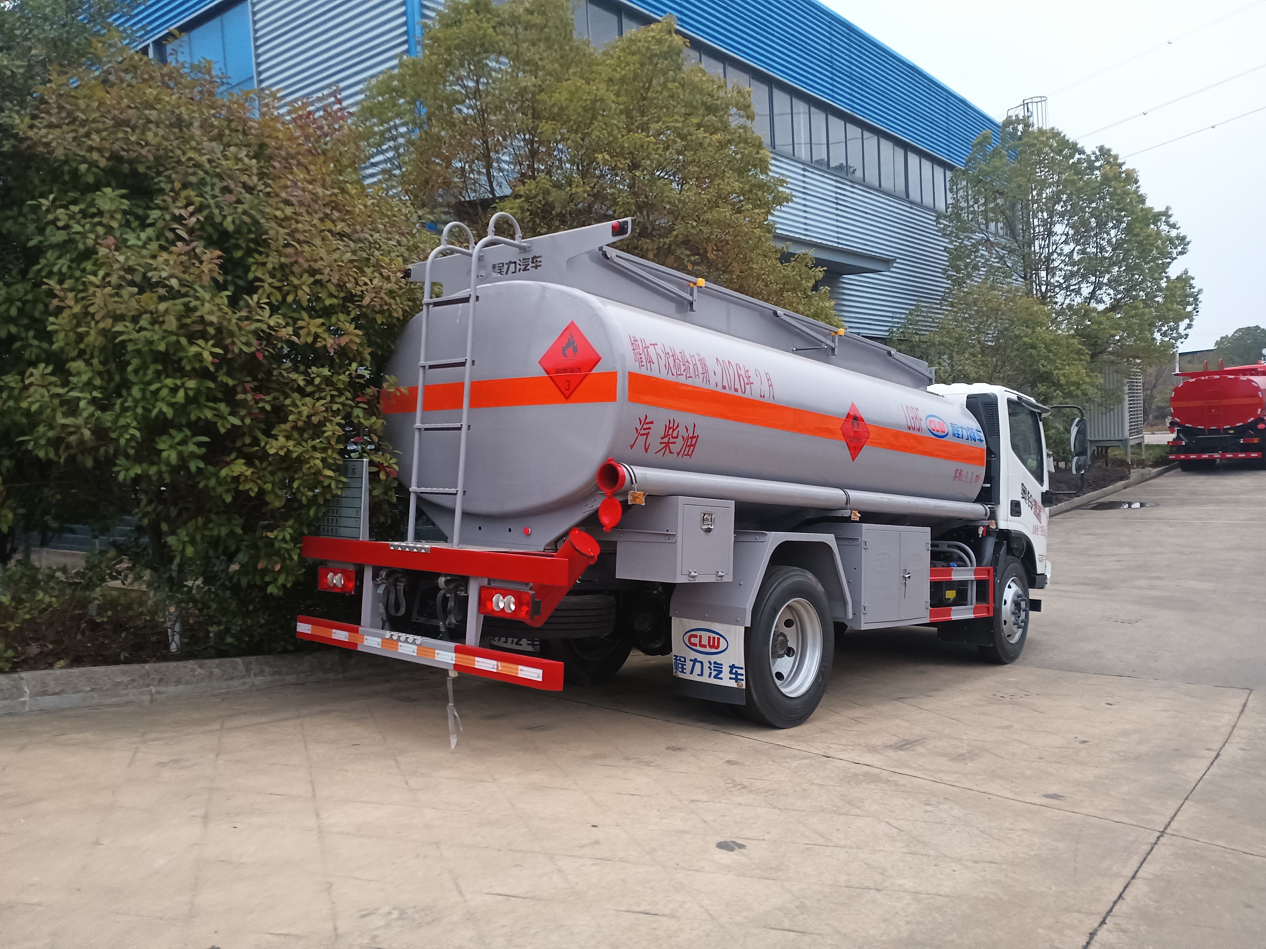 Foton 4x2 Small Fuel Tank Truck 5000L-10000L Stainless Steel Mobile Oil Tanker Foton 4x2 Small Fuel Tank Truck 5000L-10000L Stainless Steel Mobile Oil Tanker