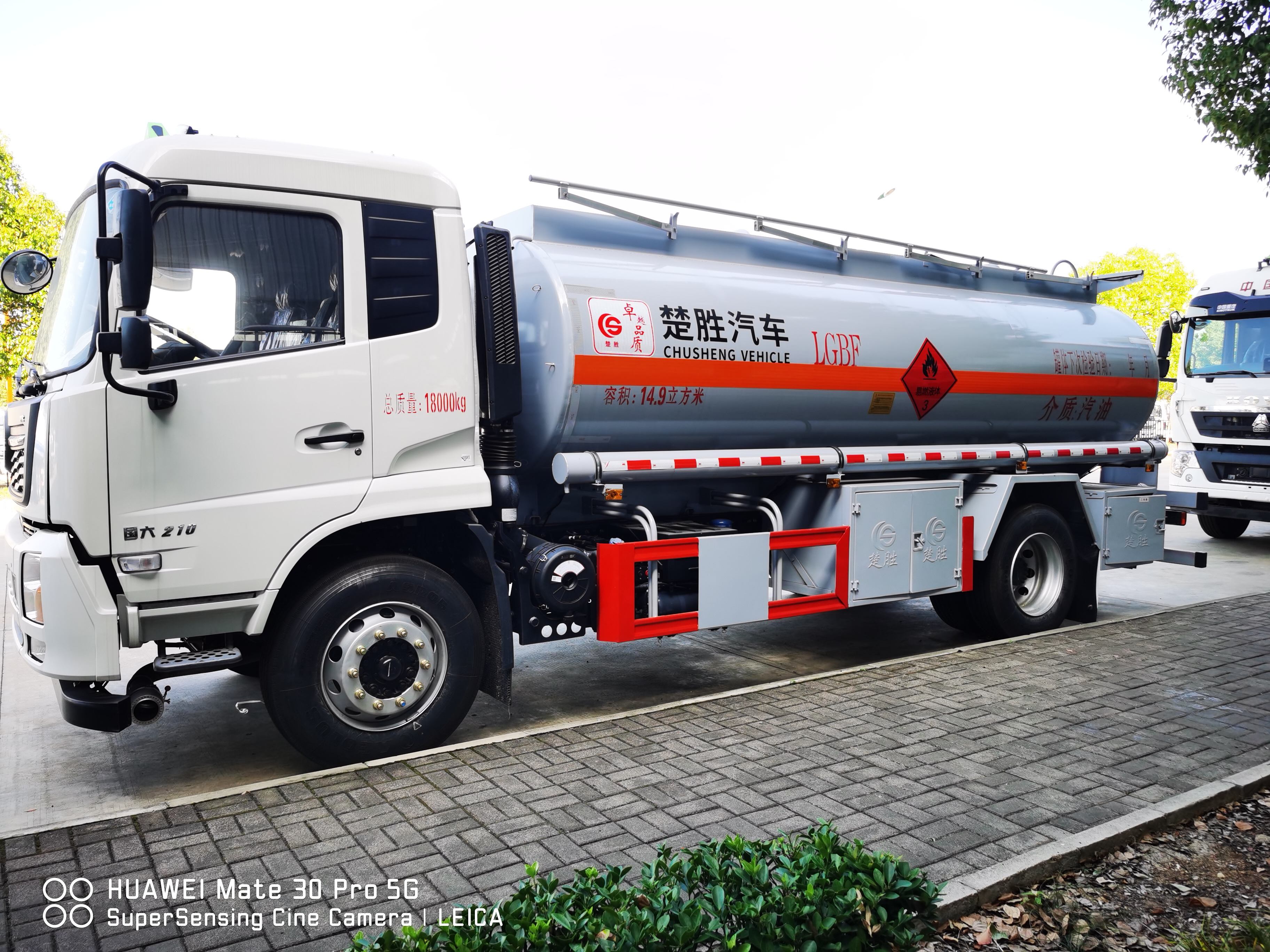 Dongfeng 6*4 Fuel Tanker Truck Diesel Steel Fuel Tank Truck Dongfeng 6*4 Fuel Tanker Truck Diesel Steel Fuel Tank Truck