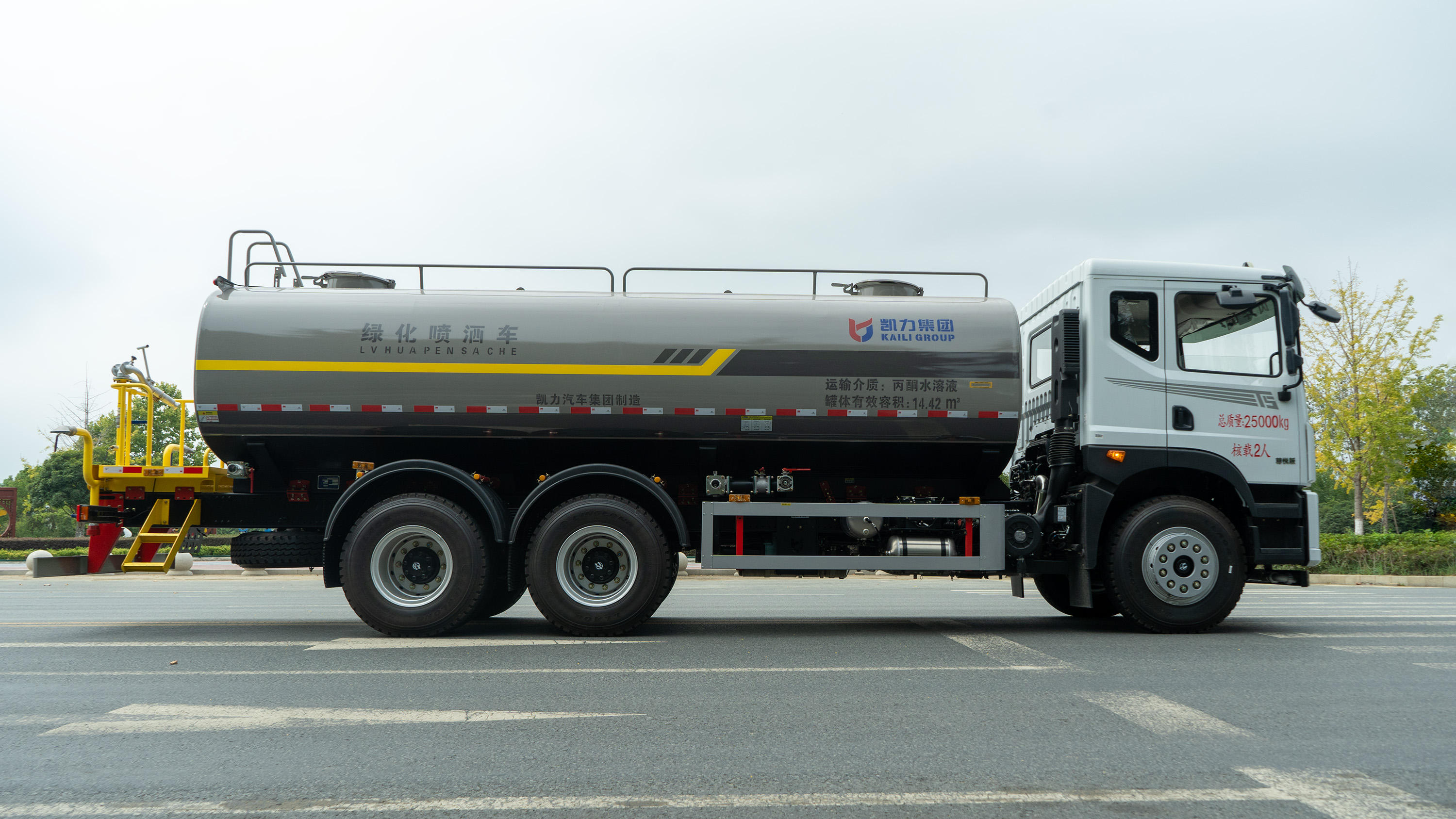 Dongfeng 20 Cubic Meter 6x4 Water Sprinkler Truck/water Tanker Truck Dongfeng 20 Cubic Meter 6x4 Water Sprinkler Truck/water Tanker Truck