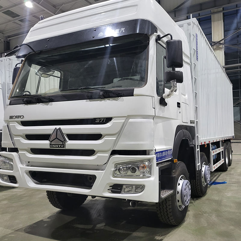 Commercial Box Truck Large Space  26 Ft Long Distance Express Distribution Howo Box Truck