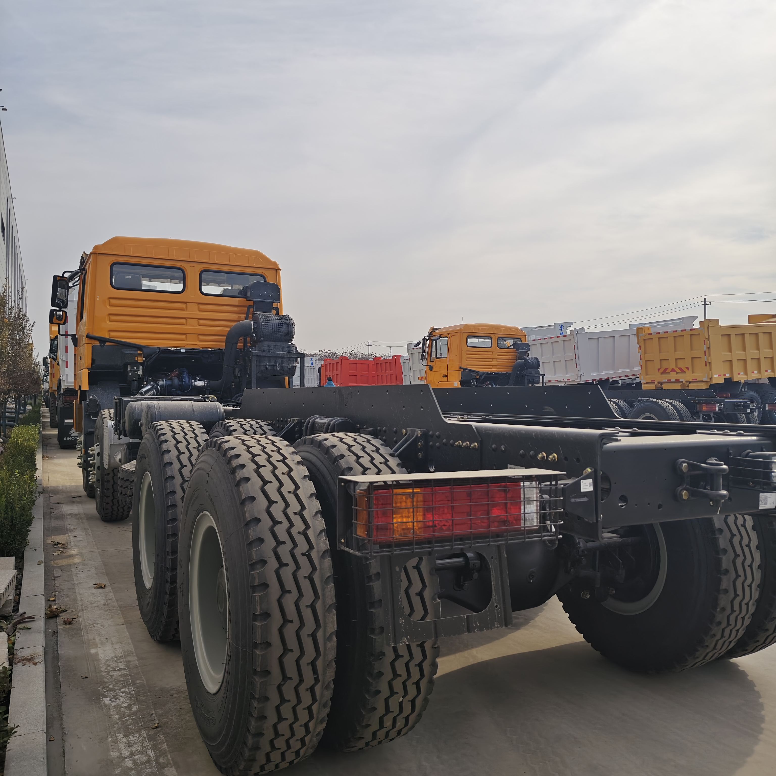 Shacman 8×4 Tractor Truck 420-440hp