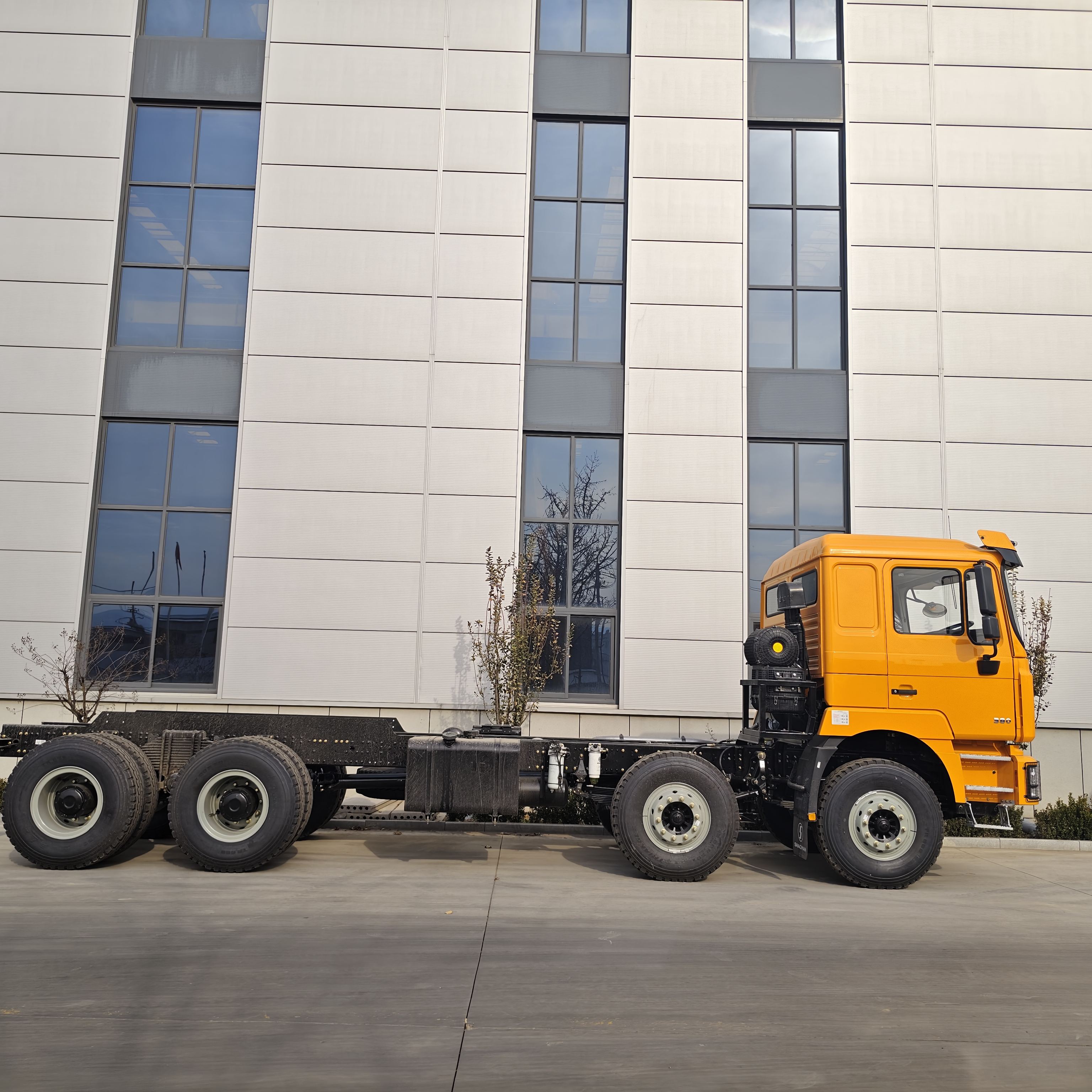 Shacman 8×4 Tractor Truck 420-440hp