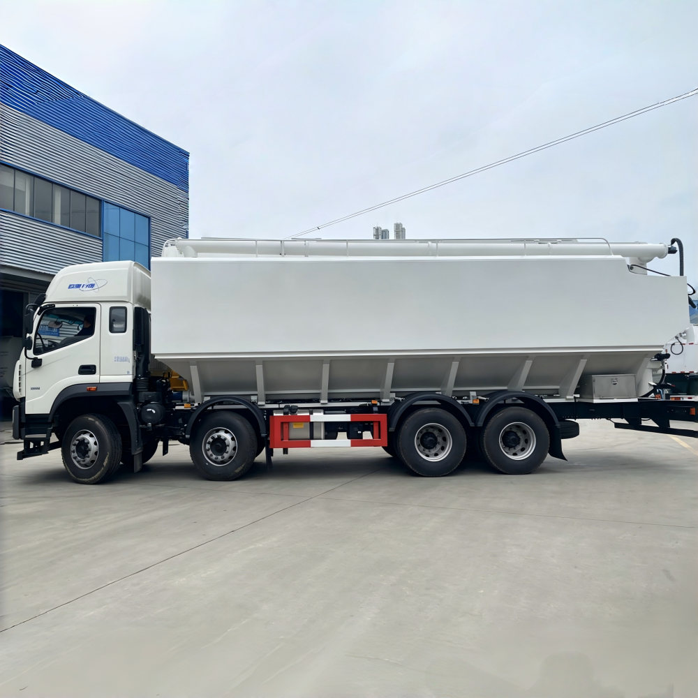 Foton 8x4 30-35 m³ Tank Bulk Feed Truck Diesel Feed Cargo Trucks for Grain and Animal Feed Hauling