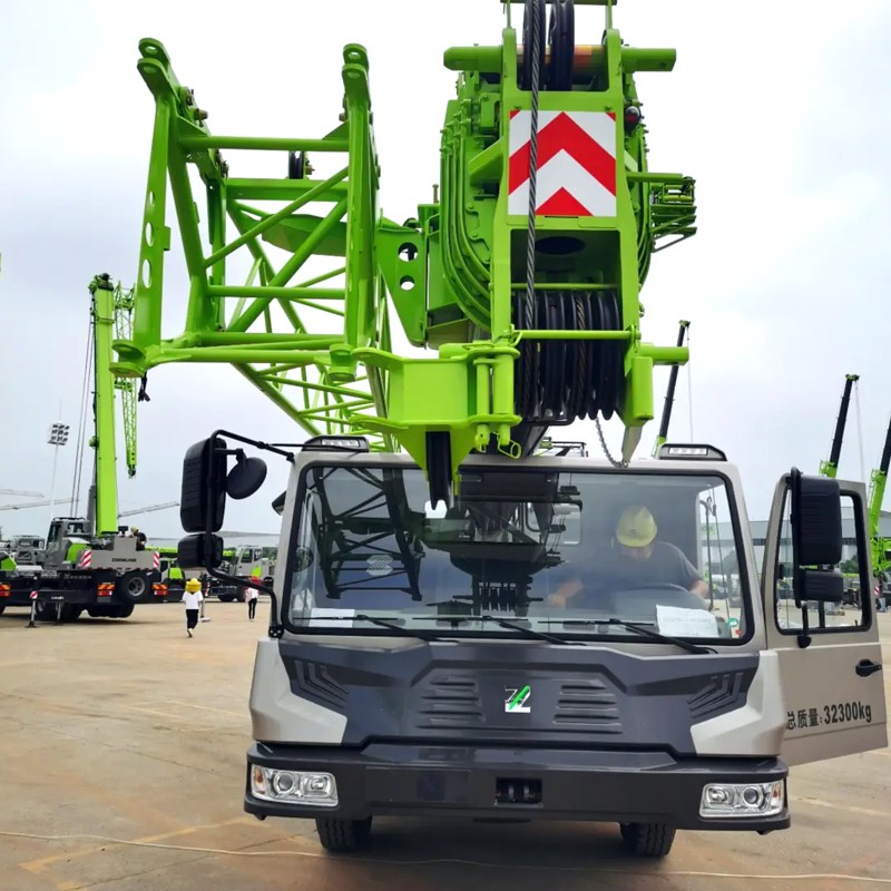 Zoomlion 25 Ton ZTC250A Heavy Truck Crane
