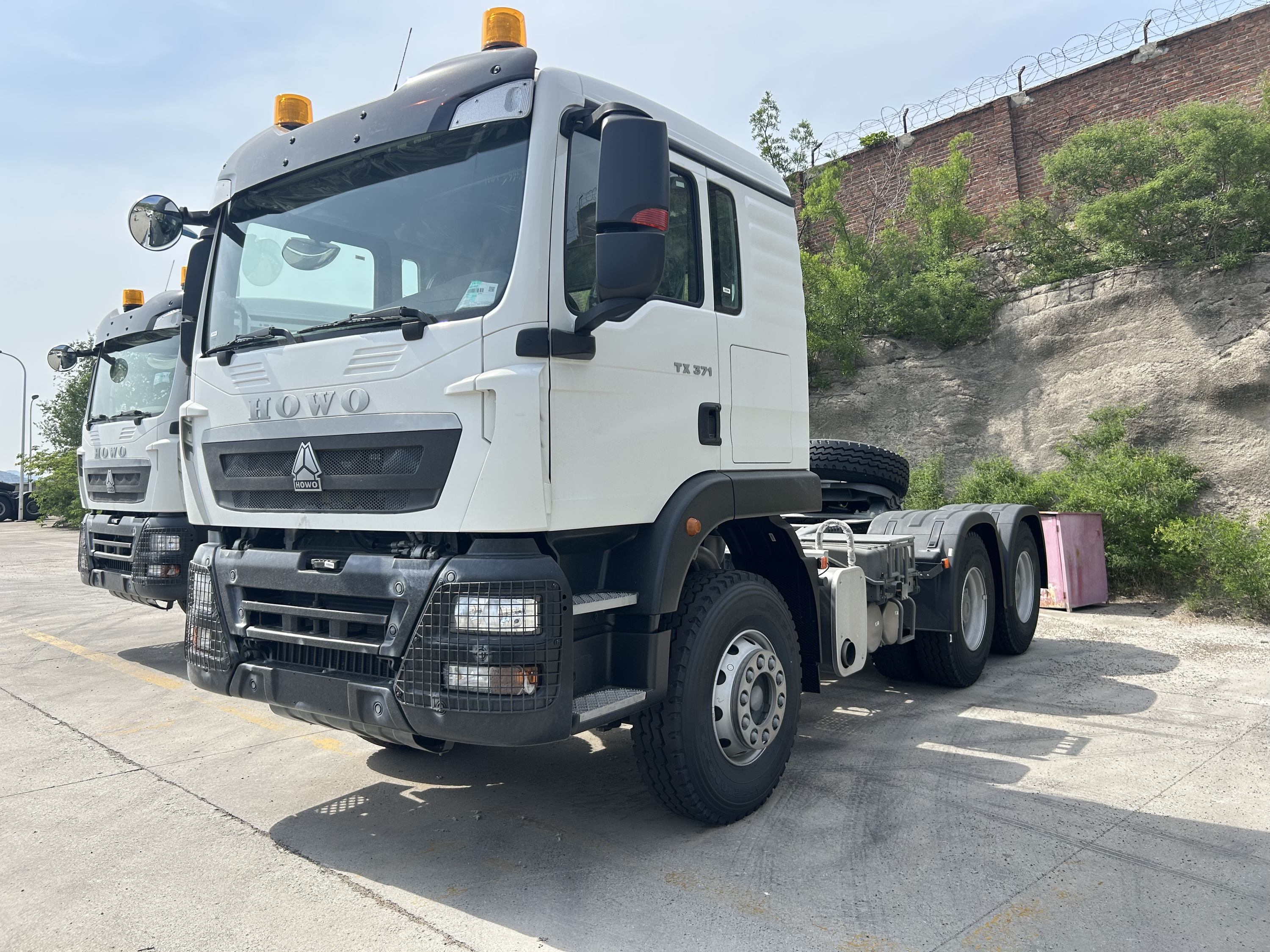 Sinotruck Howo TX 6X4 Heavy Duty Tractor