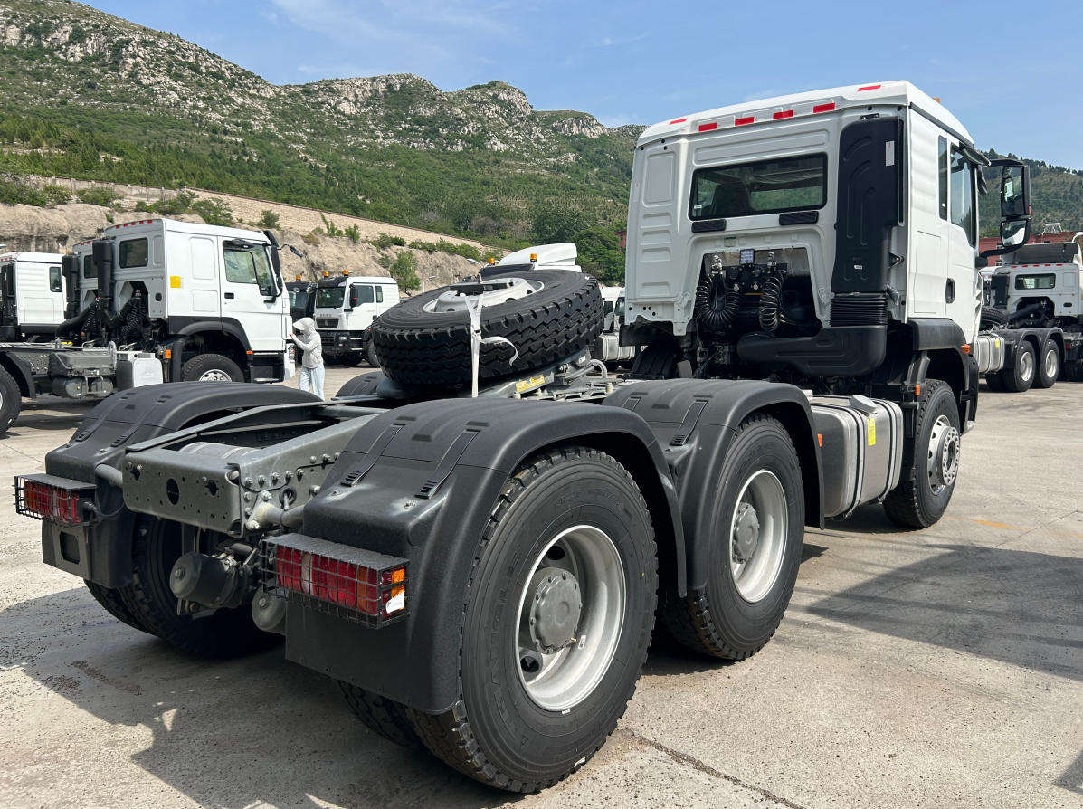 Sinotruck Howo TX 6X4 Heavy Duty Tractor
