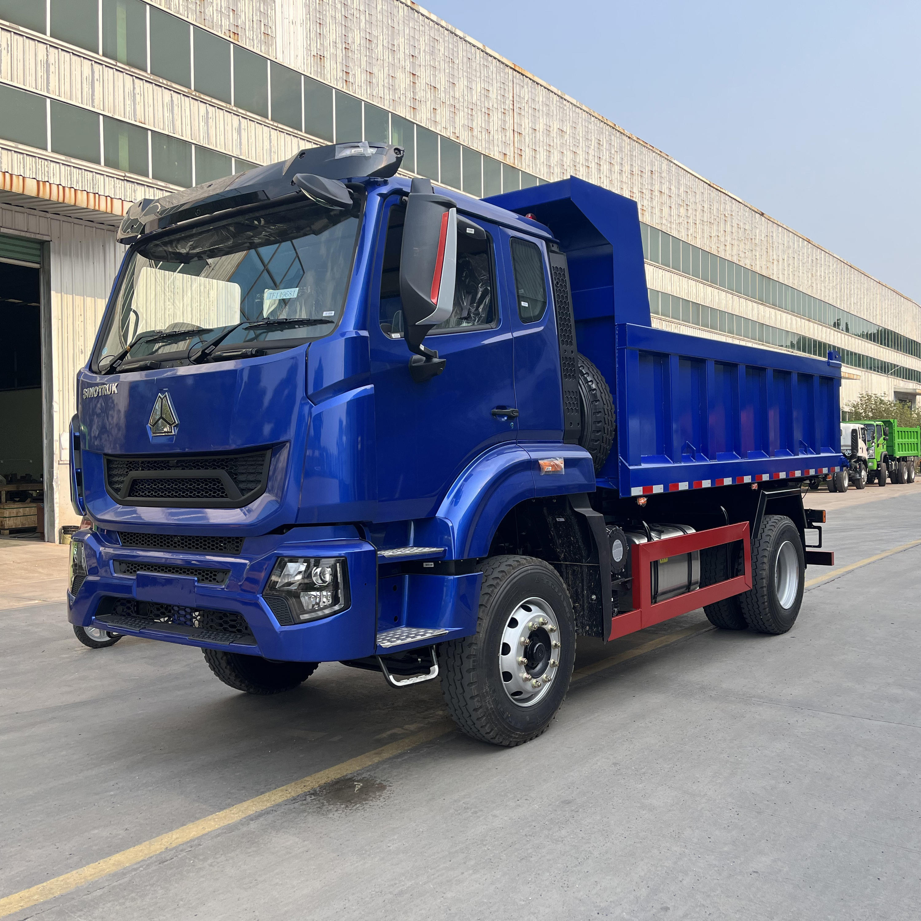 HOWO M7 4X4 4X2 Truck Mini Dump Truck