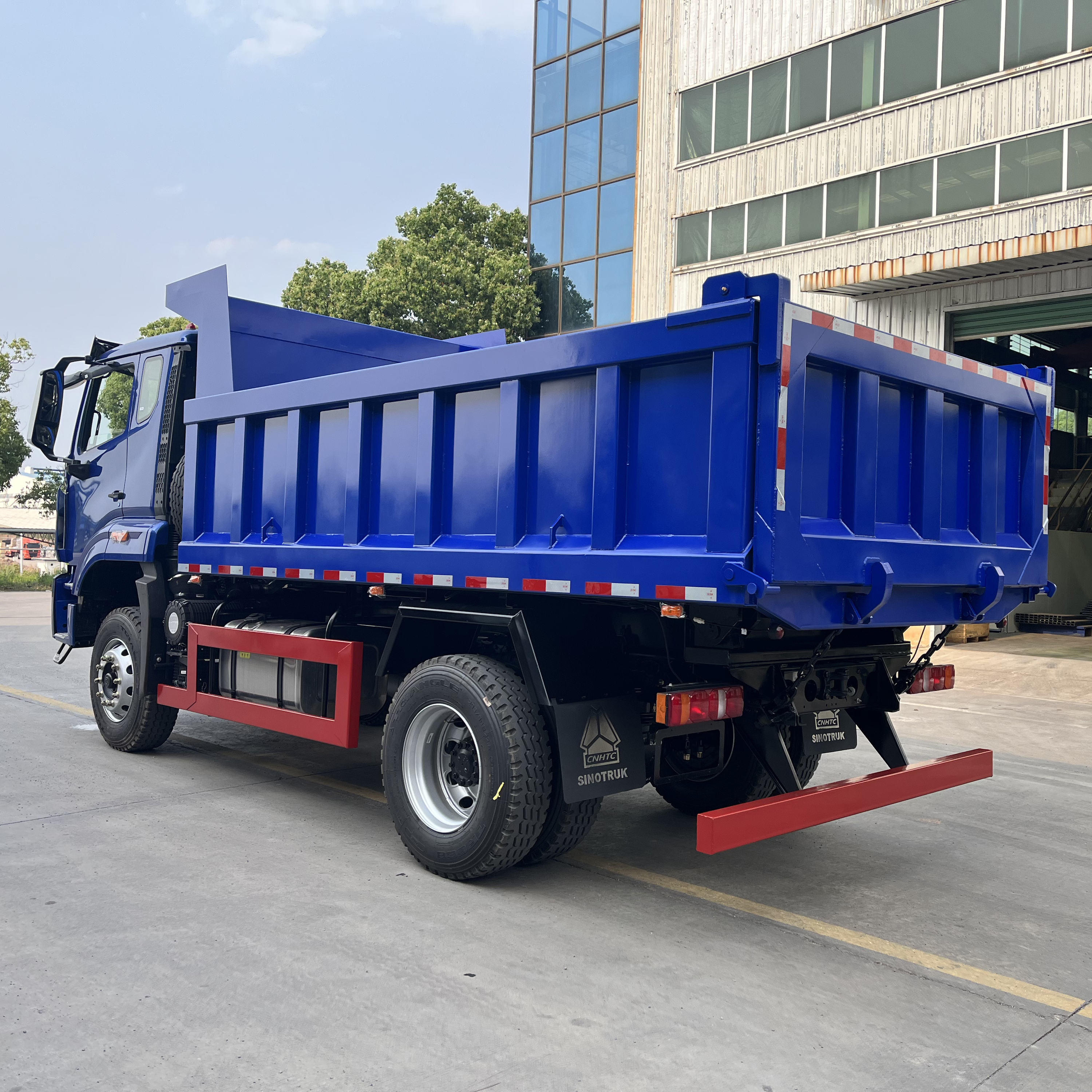 HOWO M7 4X4 4X2 Truck Mini Dump Truck