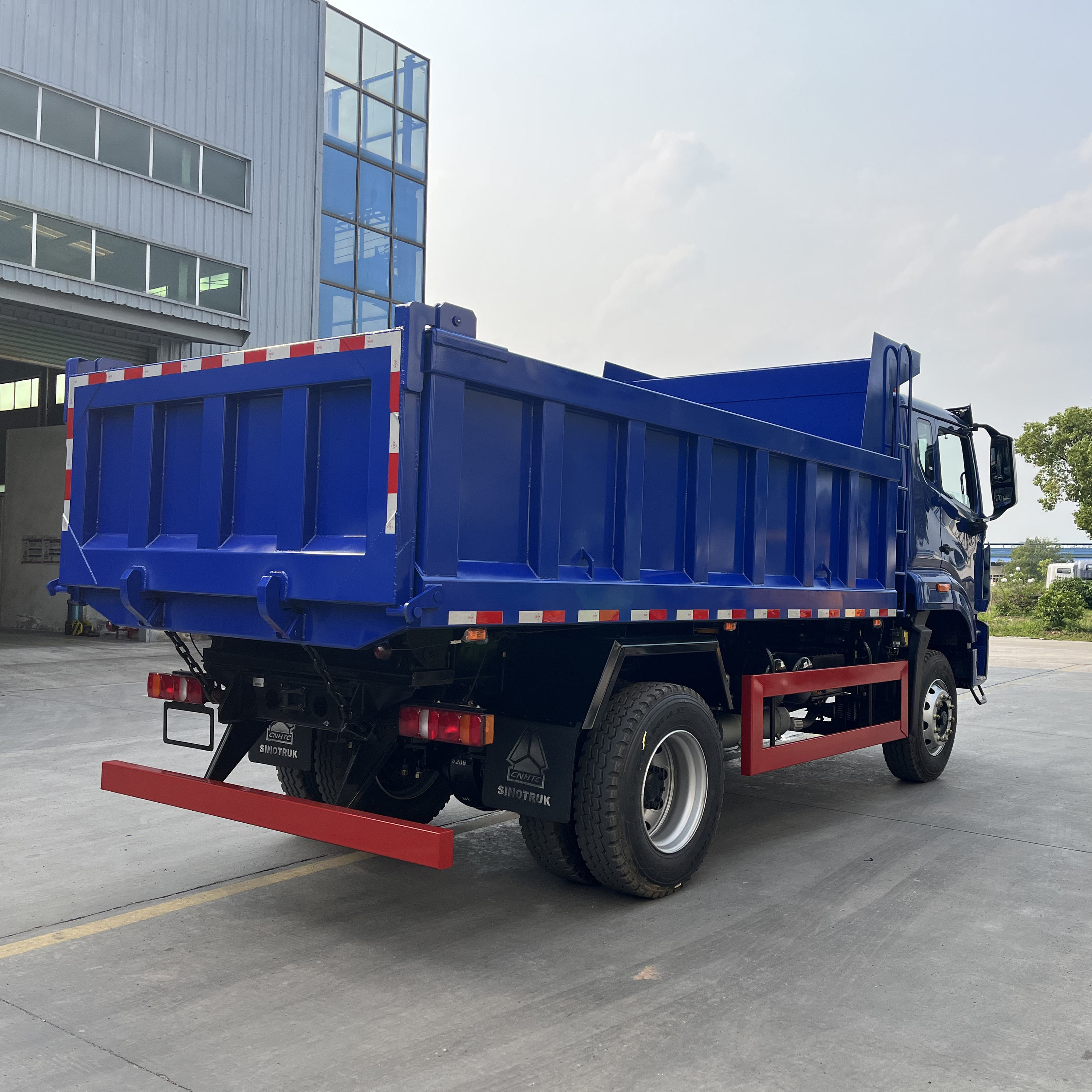 HOWO M7 4X4 4X2 Truck Mini Dump Truck
