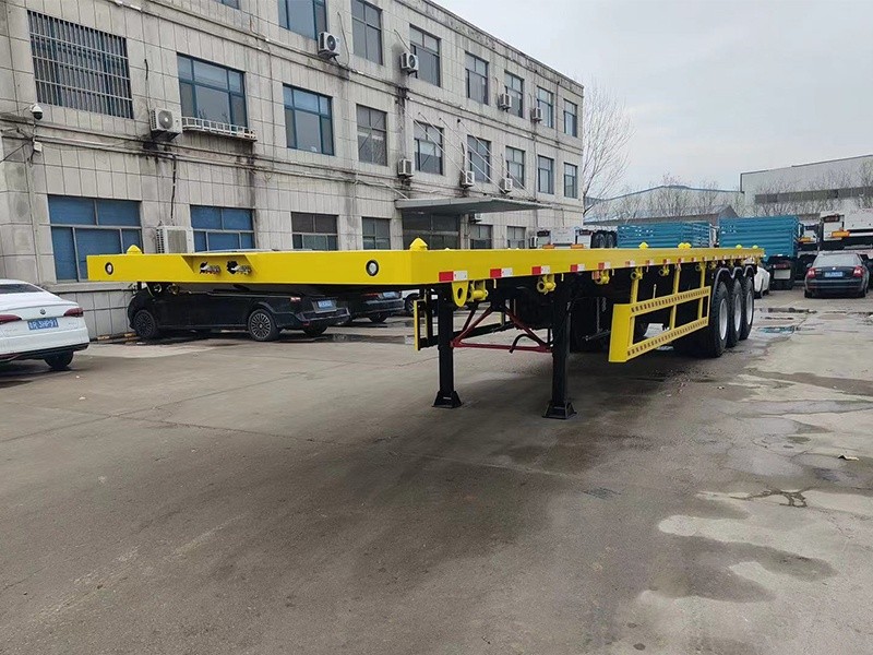 What is the difference between a semi-trailer and a full trailer?