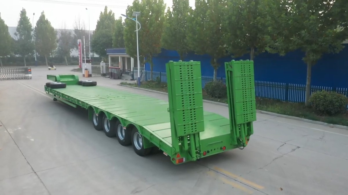 三轴低平板1 Xinfada Import & Export Successfully Delivers 3-Axle Low-Bed Semi-Trailer Order to Nigerian Client