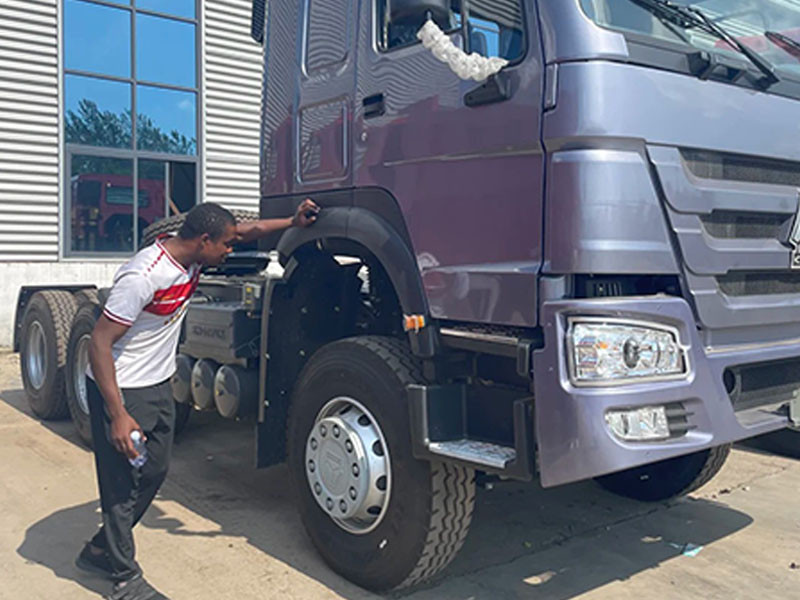 HOWO牵引1 We Successfully Delivered an Order of HOWO Tractor Trucks to a Nigerian Client