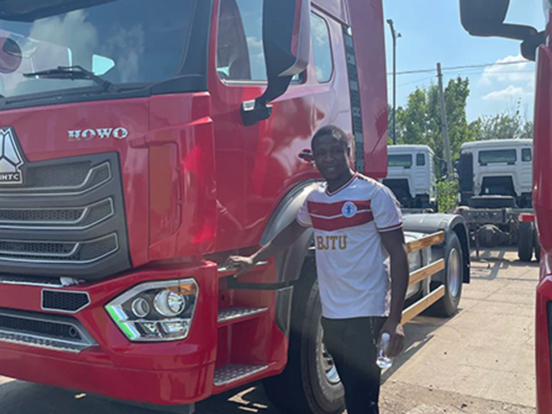 HOWO牵引4 We Successfully Delivered an Order of HOWO Tractor Trucks to a Nigerian Client