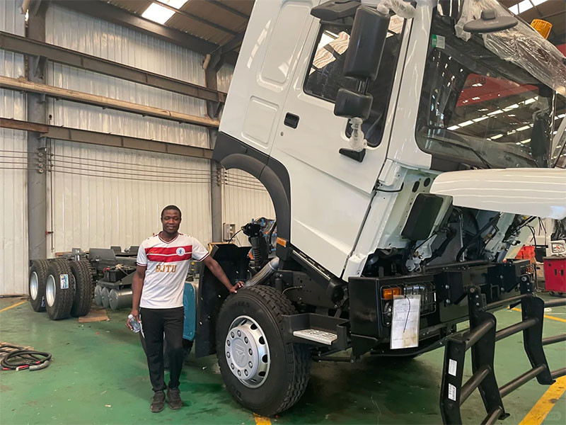 HOWO牵引5 We Successfully Delivered an Order of HOWO Tractor Trucks to a Nigerian Client