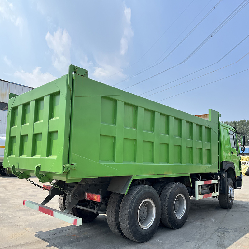 Camion à benne basculante Sinotruck HOWO 6X4 371 ch