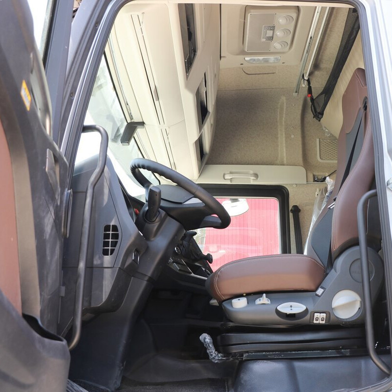 Camion lourd Faw J7 d'occasion, 600 ch, 6X4, tracteur à transmission automatique au GNL